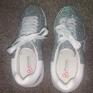 New Blondo diva low top sneakers size 8